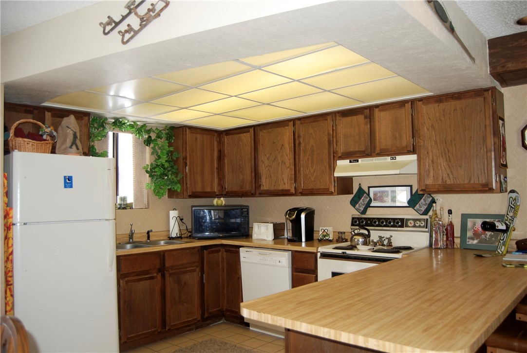 6915 Ryan Gulch Road, Unit 6915 Silverthorne, CO 80498 - Photo 4 of 14 Kitchen