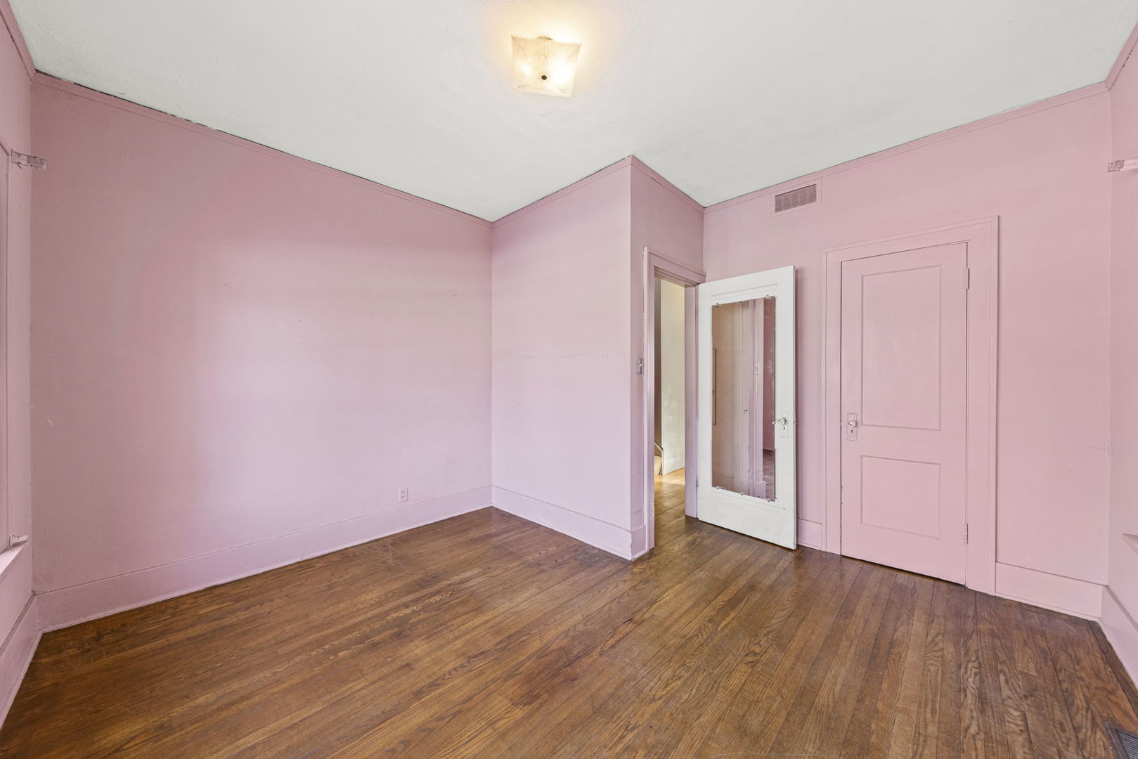 531 Delles Road Wheaton, IL 60187 - Photo 14 of 32 Gallery Image 14