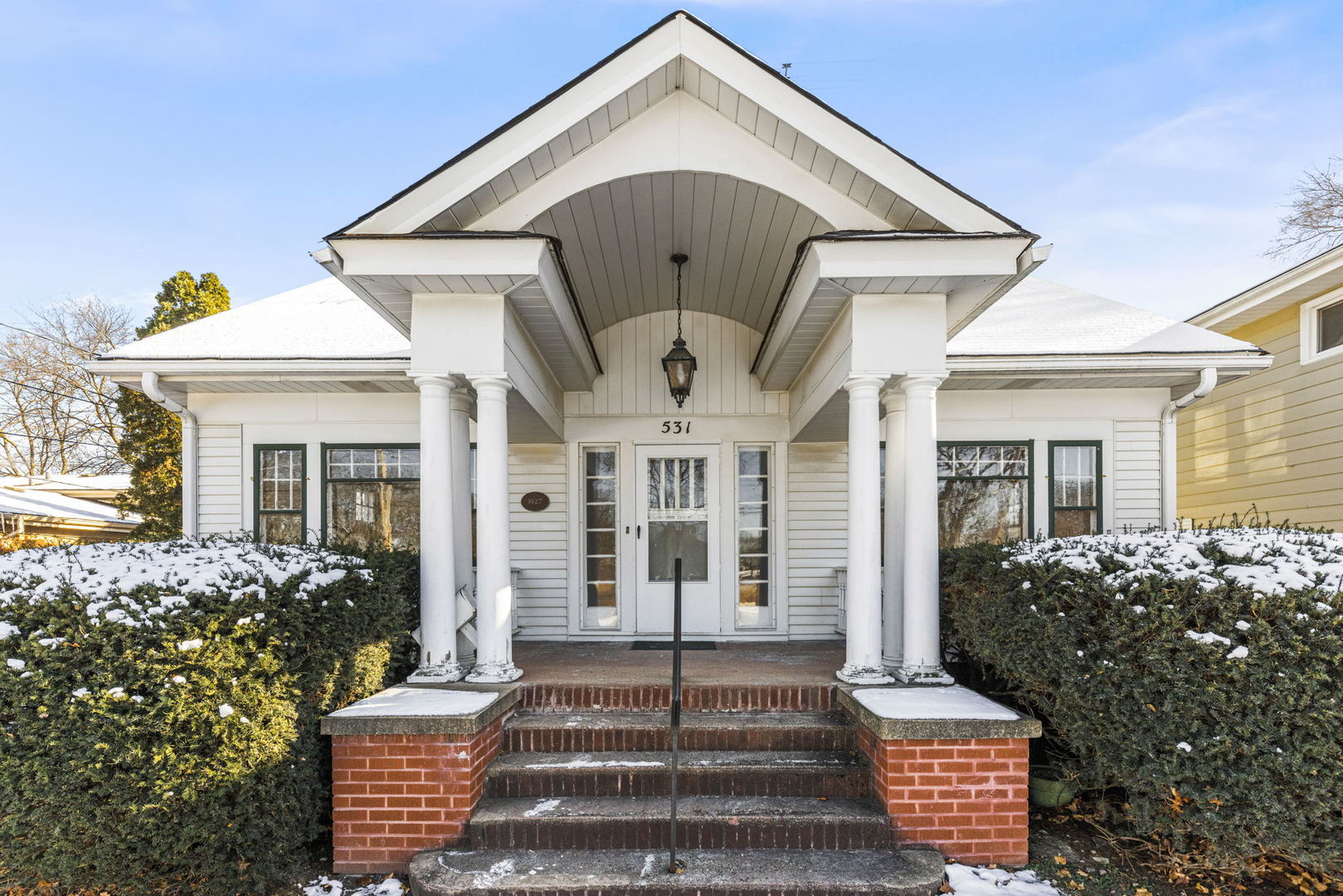 531 Delles Road Wheaton, IL 60187 - Photo 3 of 32 Gallery Image 3