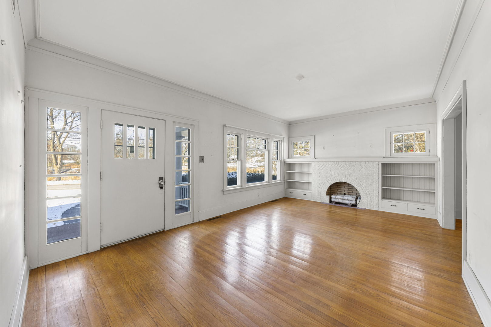 531 Delles Road Wheaton, IL 60187 - Photo 5 of 32 Gallery Image 5