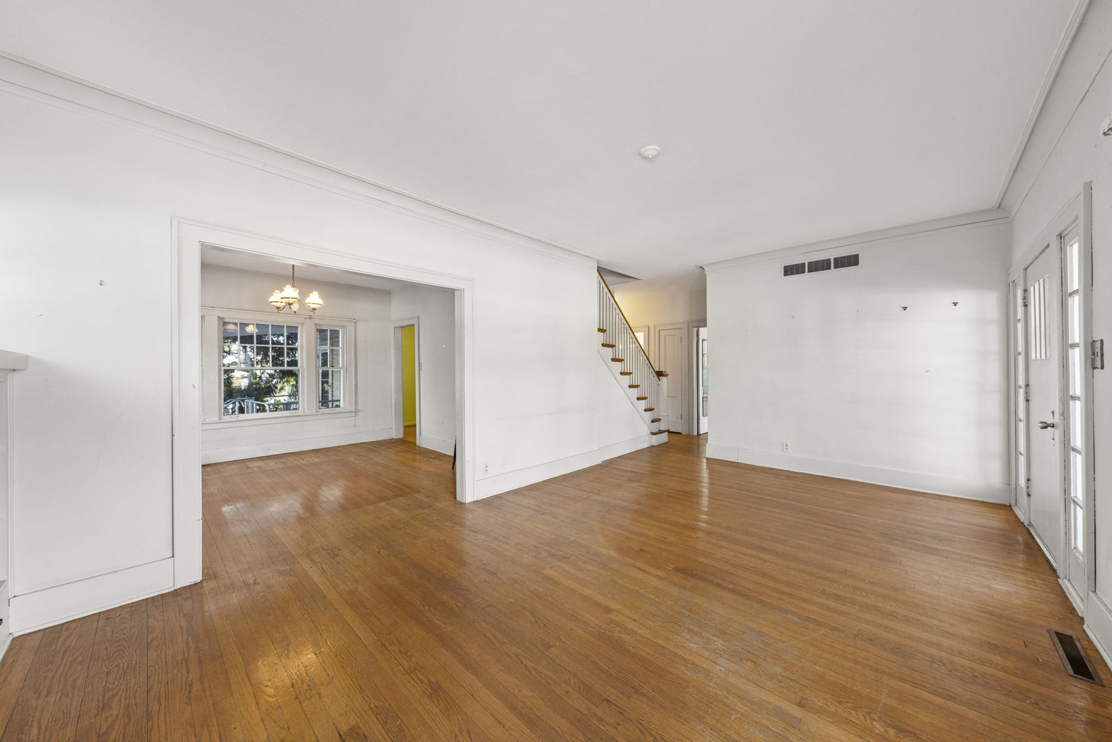 531 Delles Road Wheaton, IL 60187 - Photo 7 of 32 Gallery Image 7