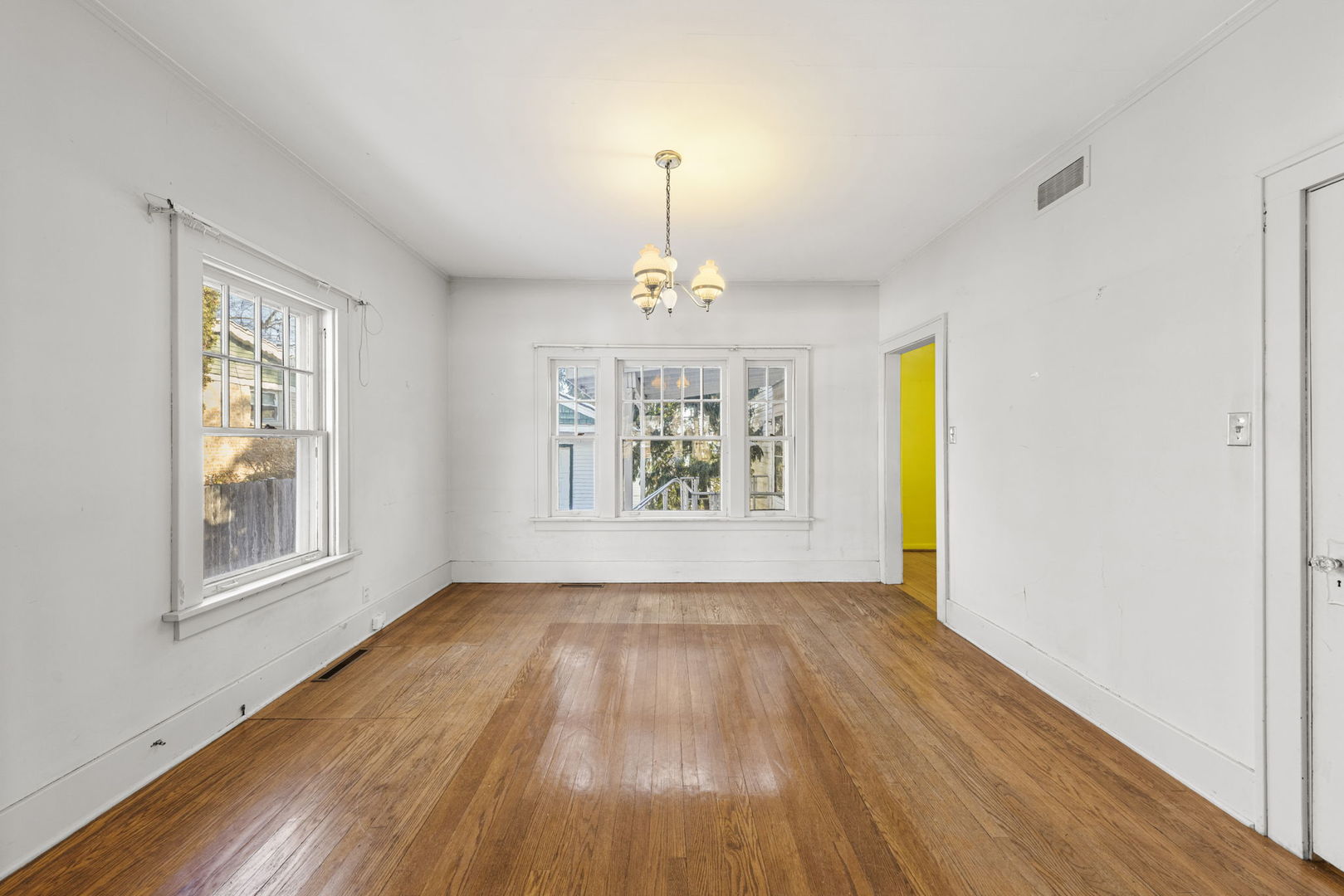 531 Delles Road Wheaton, IL 60187 - Photo 8 of 32 Gallery Image 8