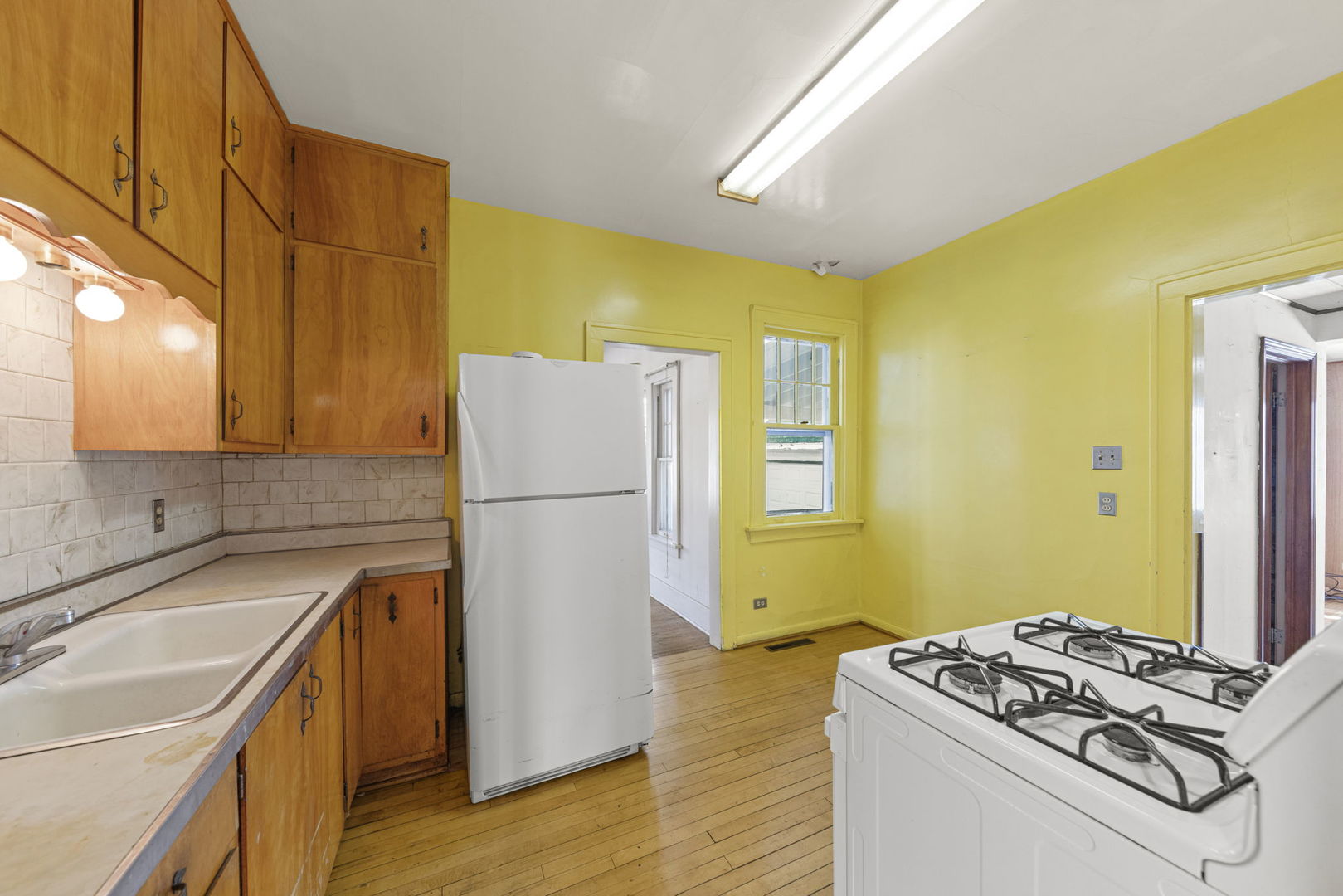531 Delles Road Wheaton, IL 60187 - Photo 10 of 32 Gallery Image 10