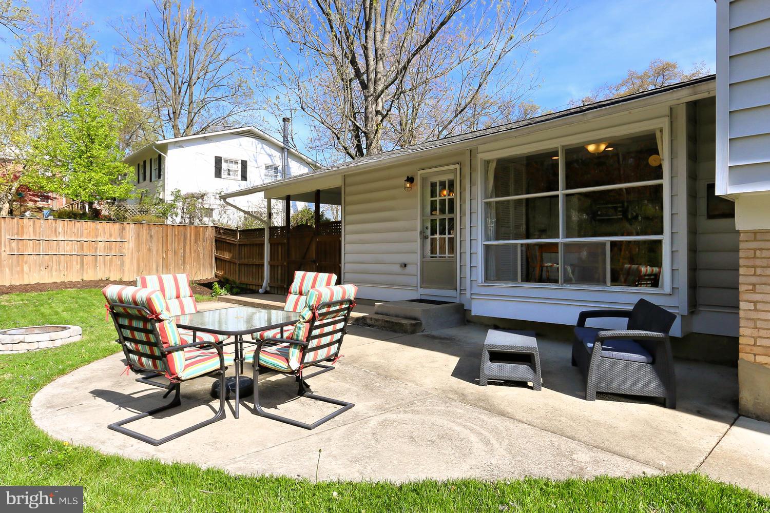 8211 Blairton Road Springfield, VA 22152 - Photo 23 of 27 Exterior (Rear)