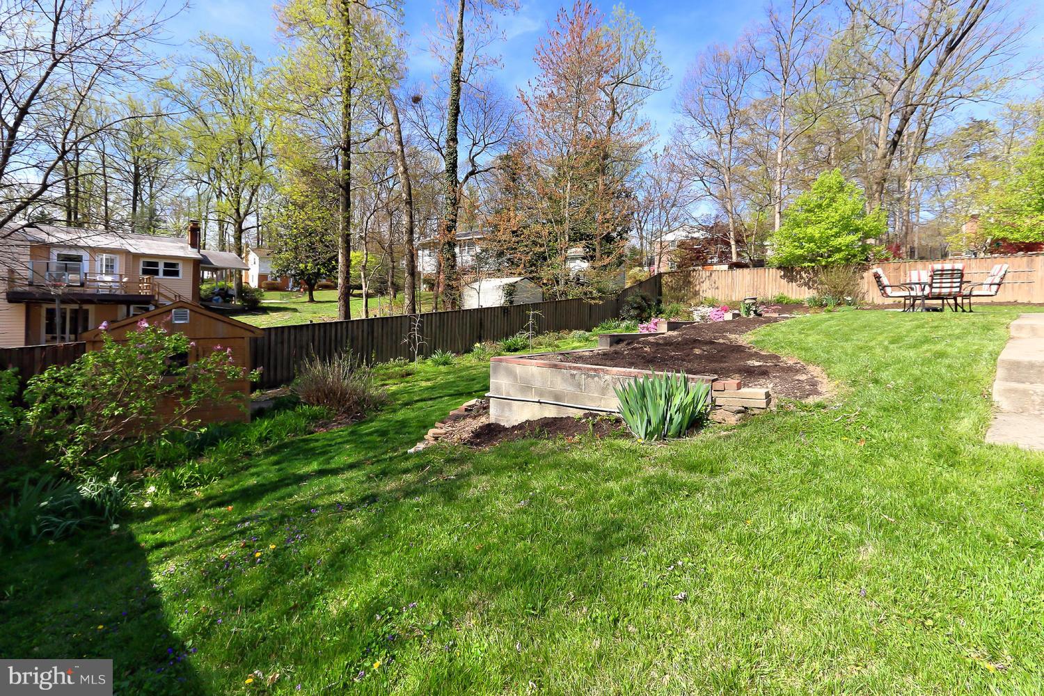 8211 Blairton Road Springfield, VA 22152 - Photo 25 of 27 Exterior (Rear)