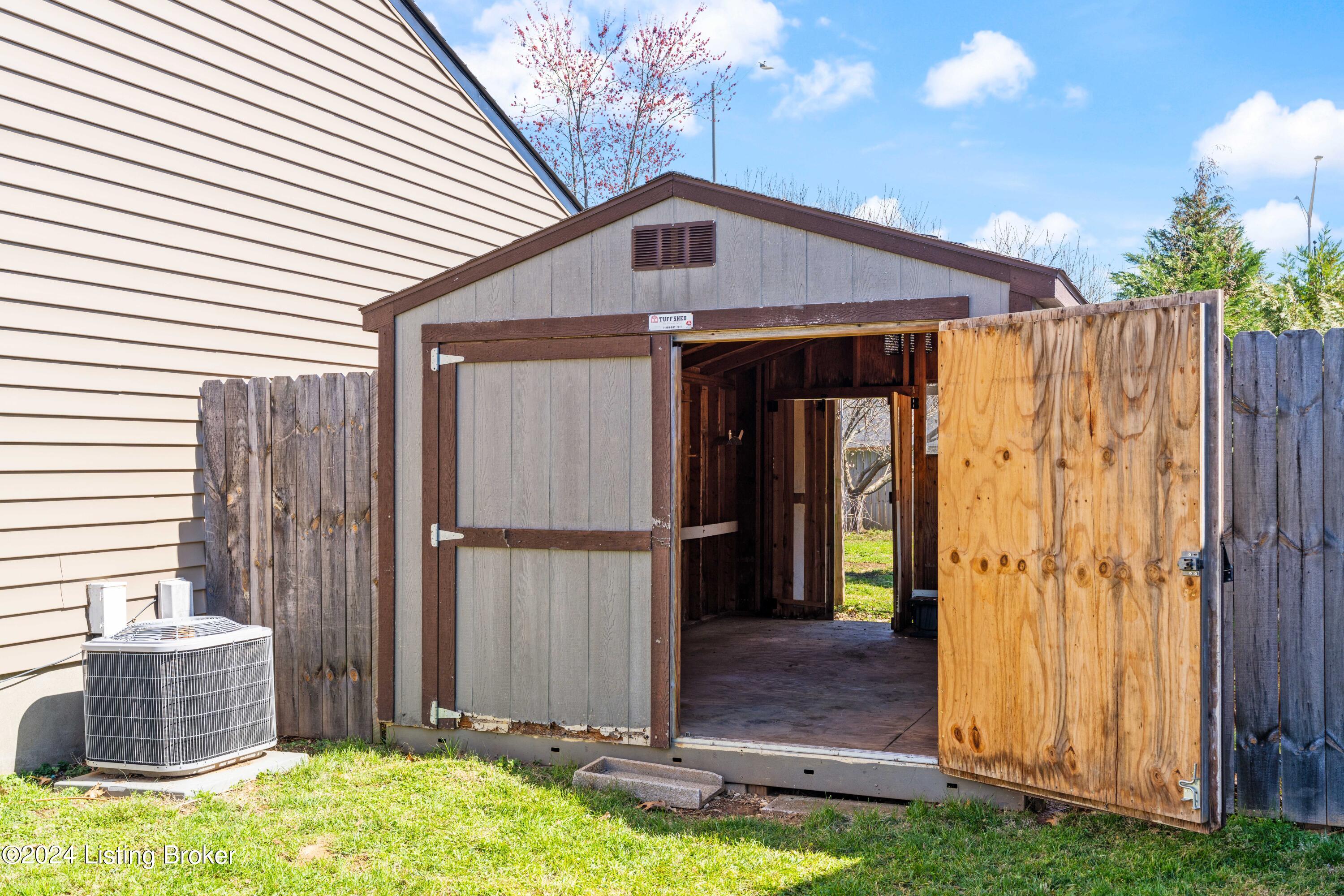 1013 Clerkenwell Road Louisville, KY 40207 - Photo 46 of 48 1013 Clerkenwell Rd-15