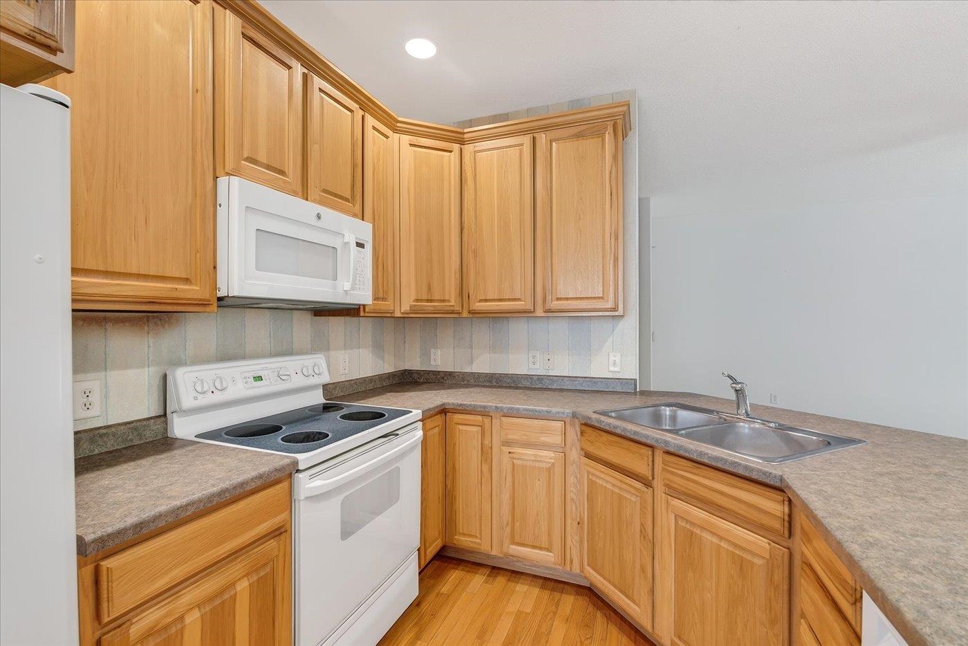 W11563 Island View Court Lodi, WI 53555 - Photo 12 of 51