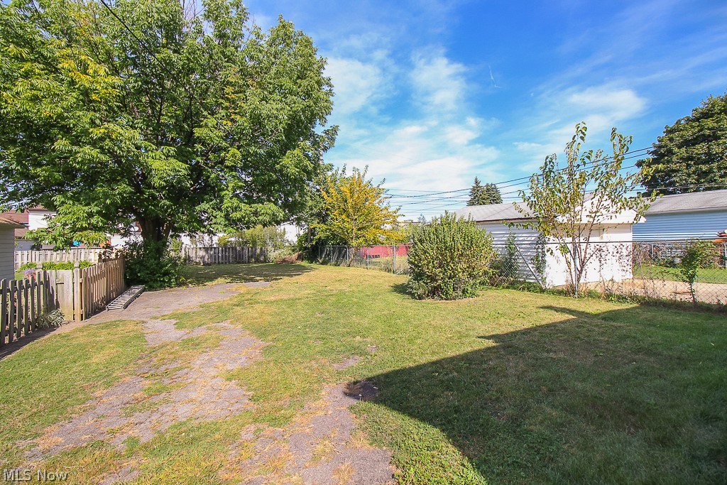 7814 Jameson Road Parma, OH 44129 - Photo 14 of 17
