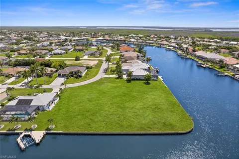 $1,099,798 | 2701 Southwest 30th Terrace, Cape Coral, FL 33914