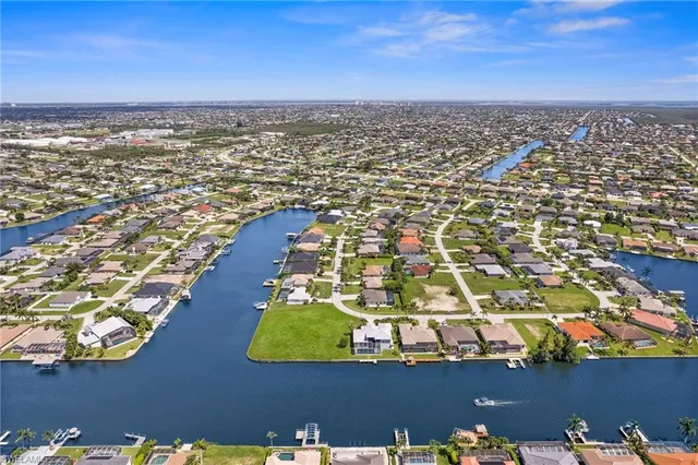 $1,099,798 | 2701 Southwest 30th Terrace, Cape Coral, FL 33914