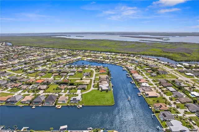 $1,099,798 | 2701 Southwest 30th Terrace, Cape Coral, FL 33914
