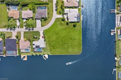 $1,099,798 | 2701 Southwest 30th Terrace, Cape Coral, FL 33914