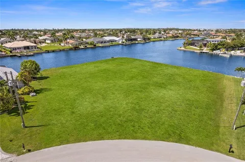 $1,099,798 | 2701 Southwest 30th Terrace, Cape Coral, FL 33914