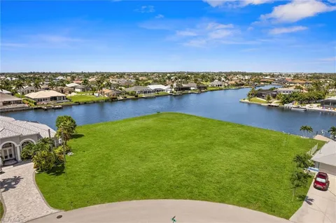 $1,099,798 | 2701 Southwest 30th Terrace, Cape Coral, FL 33914