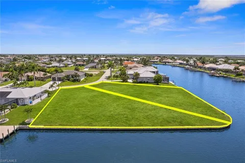$1,099,798 | 2701 Southwest 30th Terrace, Cape Coral, FL 33914