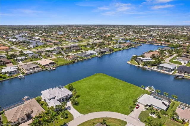 $1,099,798 | 2701 Southwest 30th Terrace, Cape Coral, FL 33914