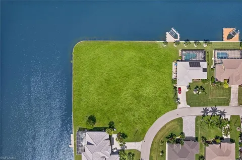 $1,099,798 | 2701 Southwest 30th Terrace, Cape Coral, FL 33914