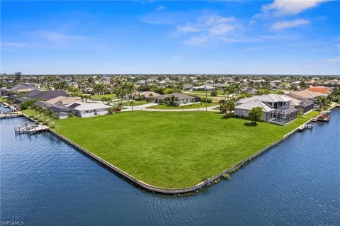 $689,444 | 2701 Southwest 30th Terrace, Cape Coral, FL 33914