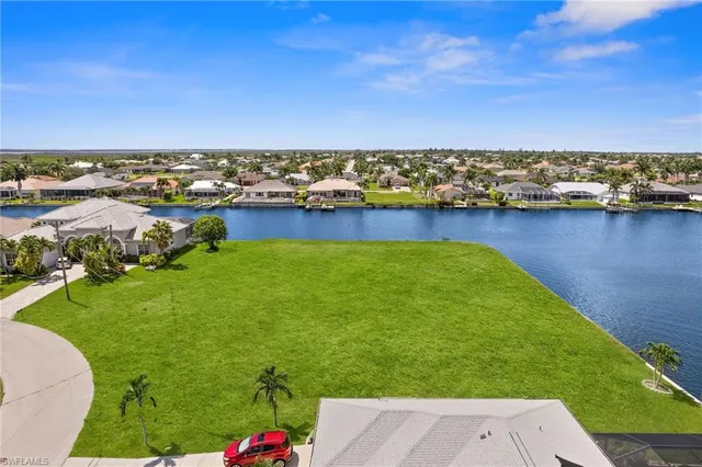 $1,099,798 | 2701 Southwest 30th Terrace, Cape Coral, FL 33914