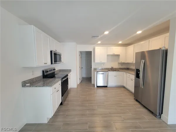 $475,000 | 2156 Edison Avenue, Fort Myers, FL 33901