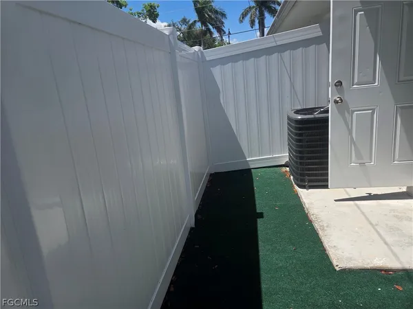 $475,000 | 2156 Edison Avenue, Fort Myers, FL 33901