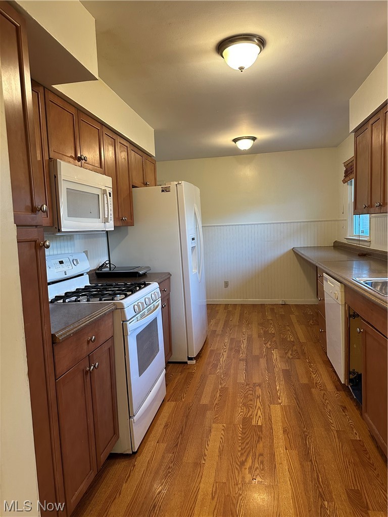 523 Harris Road Cleveland, OH 44143 - Photo 4 of 21 Kitchen