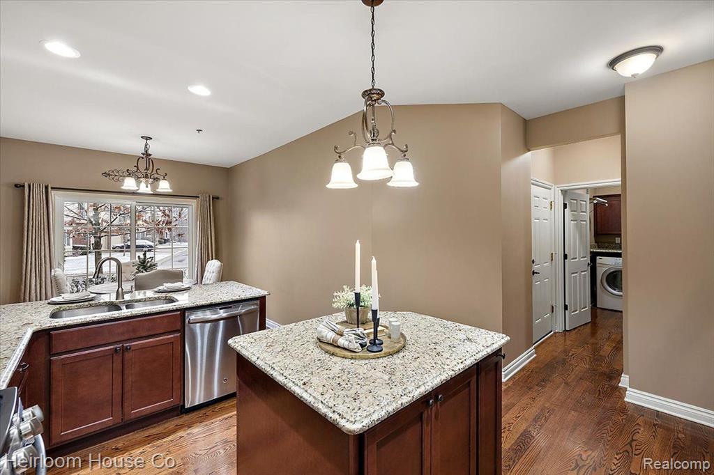 45926 South Stonewood Road Canton, MI 48187 - Photo 8 of 73