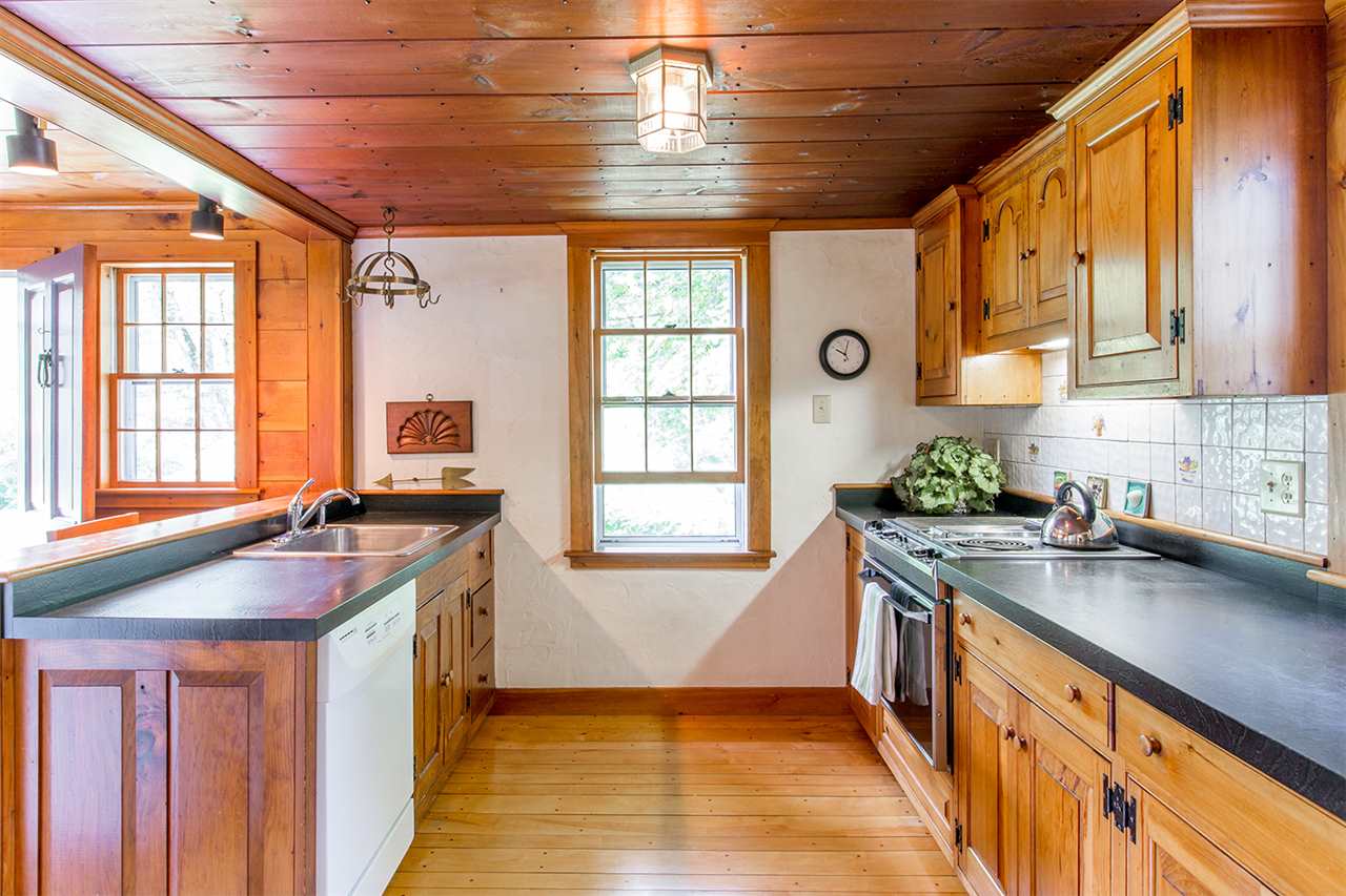 86 Newfields Road Exeter, NH 03833 - Photo 4 of 39