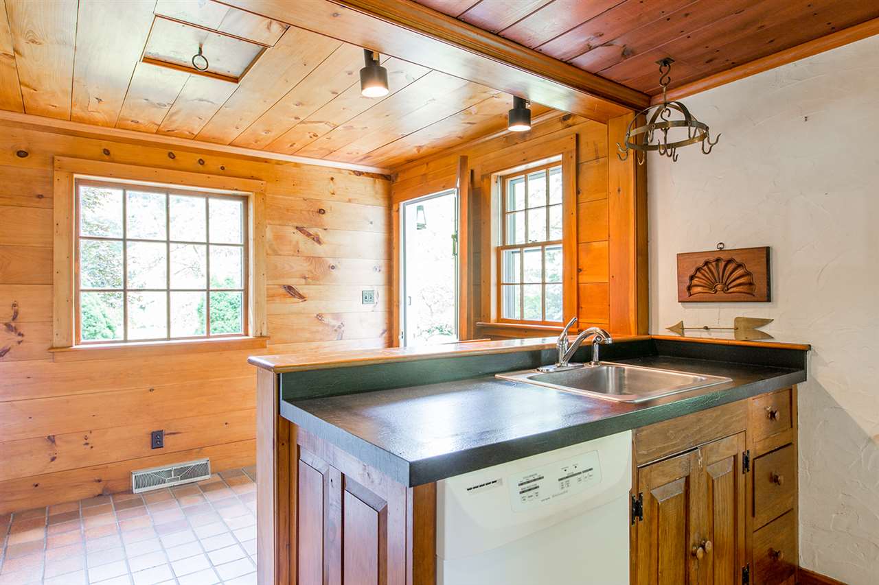 86 Newfields Road Exeter, NH 03833 - Photo 5 of 39