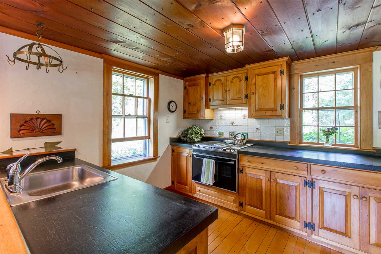 86 Newfields Road Exeter, NH 03833 - Photo 7 of 39