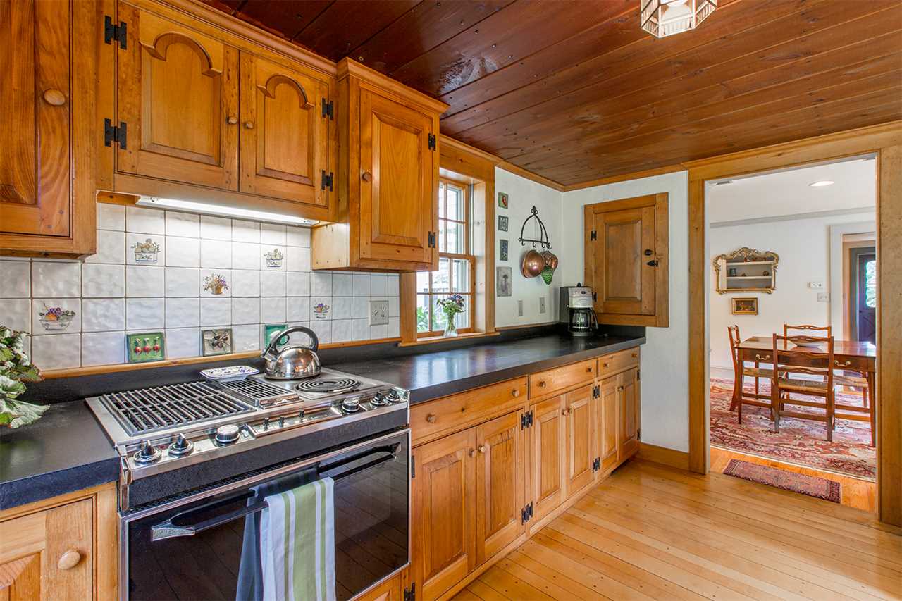 86 Newfields Road Exeter, NH 03833 - Photo 8 of 39