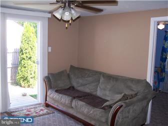 144 Harvard Road Pennsville, NJ 08070 - Photo 6 of 8 Living Room