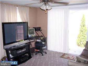 144 Harvard Road Pennsville, NJ 08070 - Photo 7 of 8 Living Room