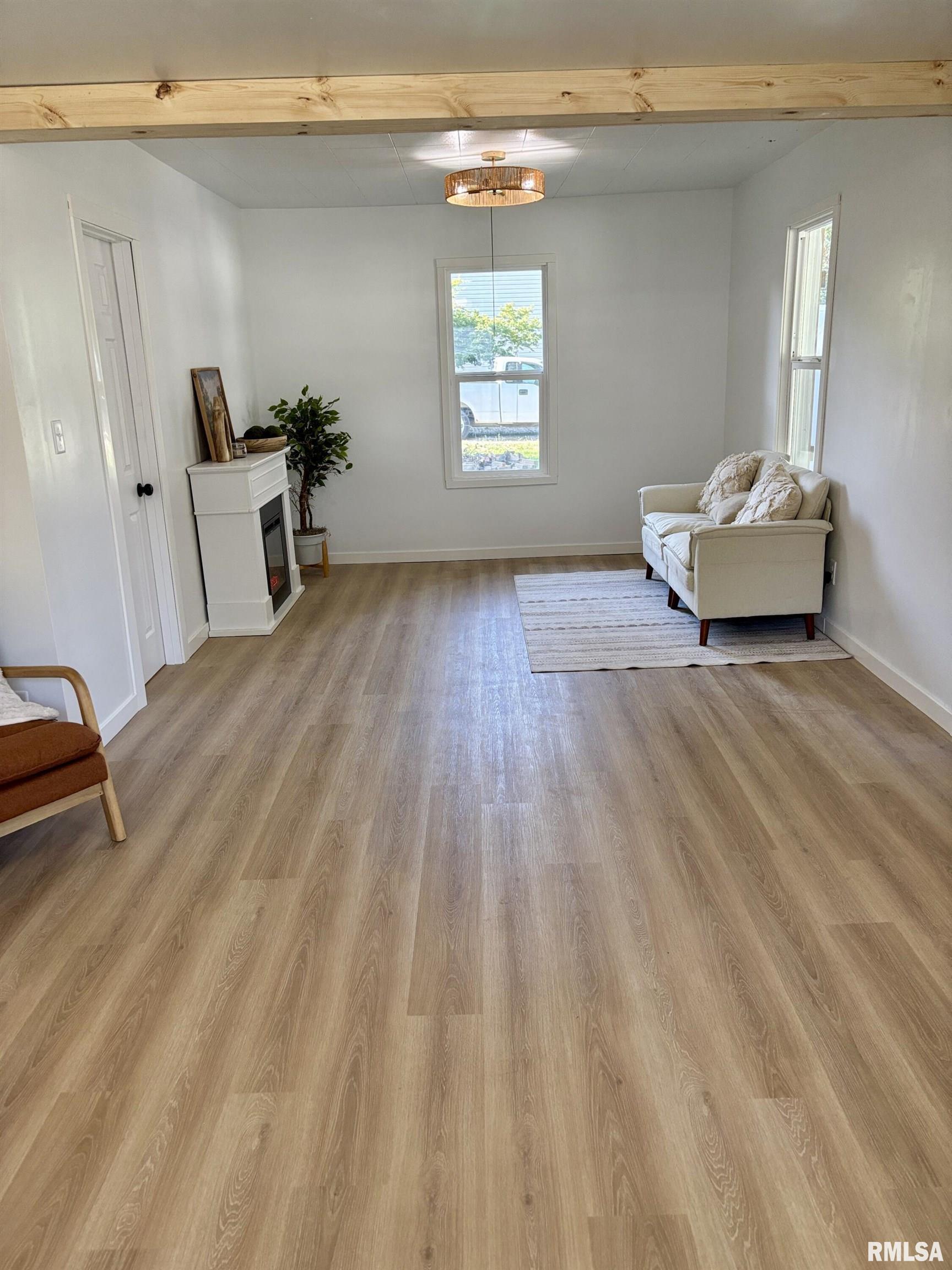 527 South Rotan Street Salem, IL 62881 - Photo 3 of 17