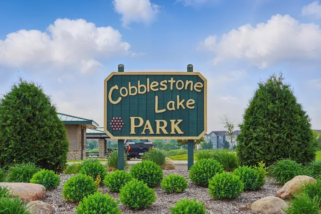 $515,000 | 1052 Adamstown Drive, Rosemount, MN 55068