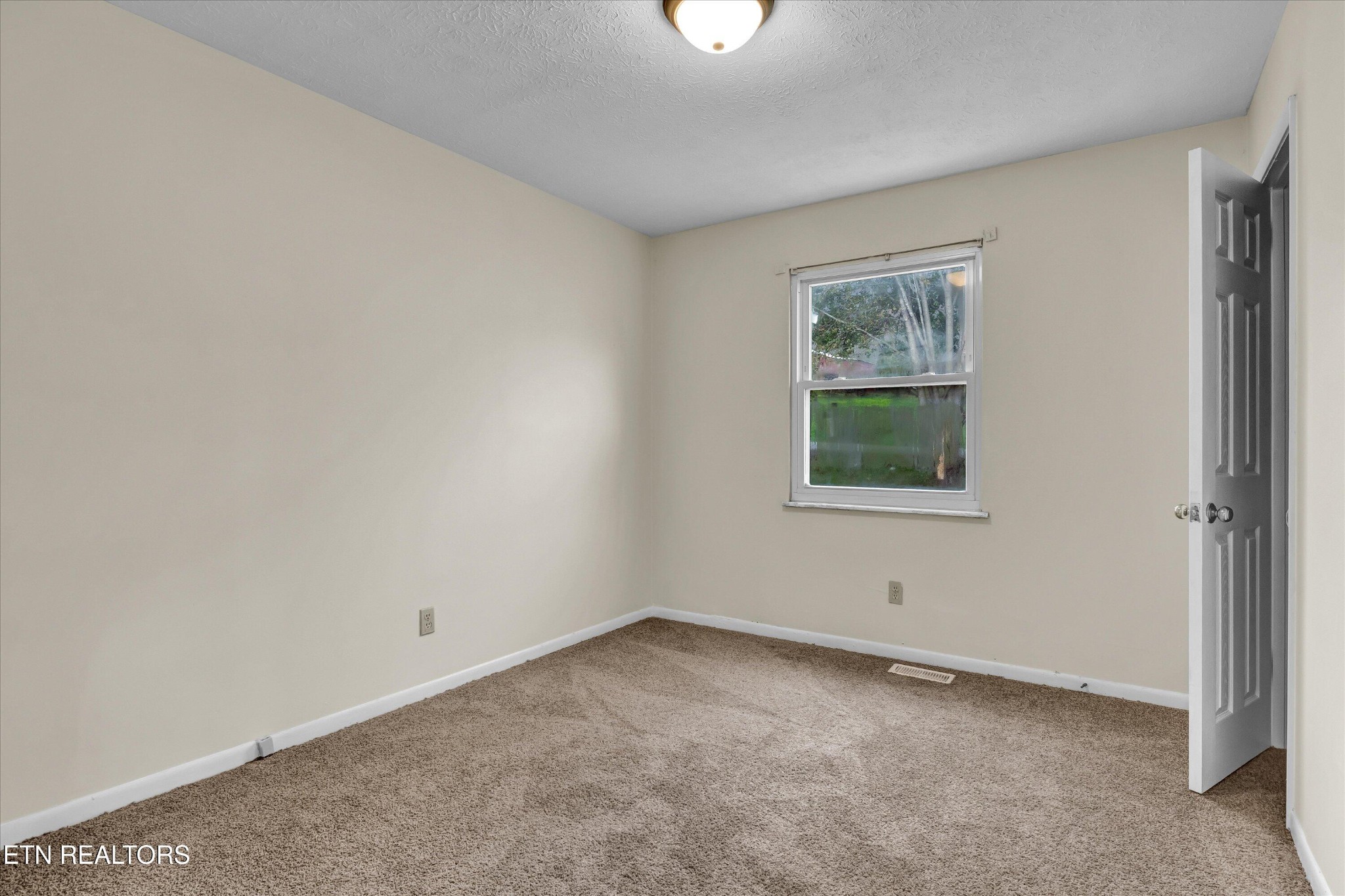 1622 Back Valley Road La Follette, TN 37766 - Photo 13 of 21 Gallery Image 13