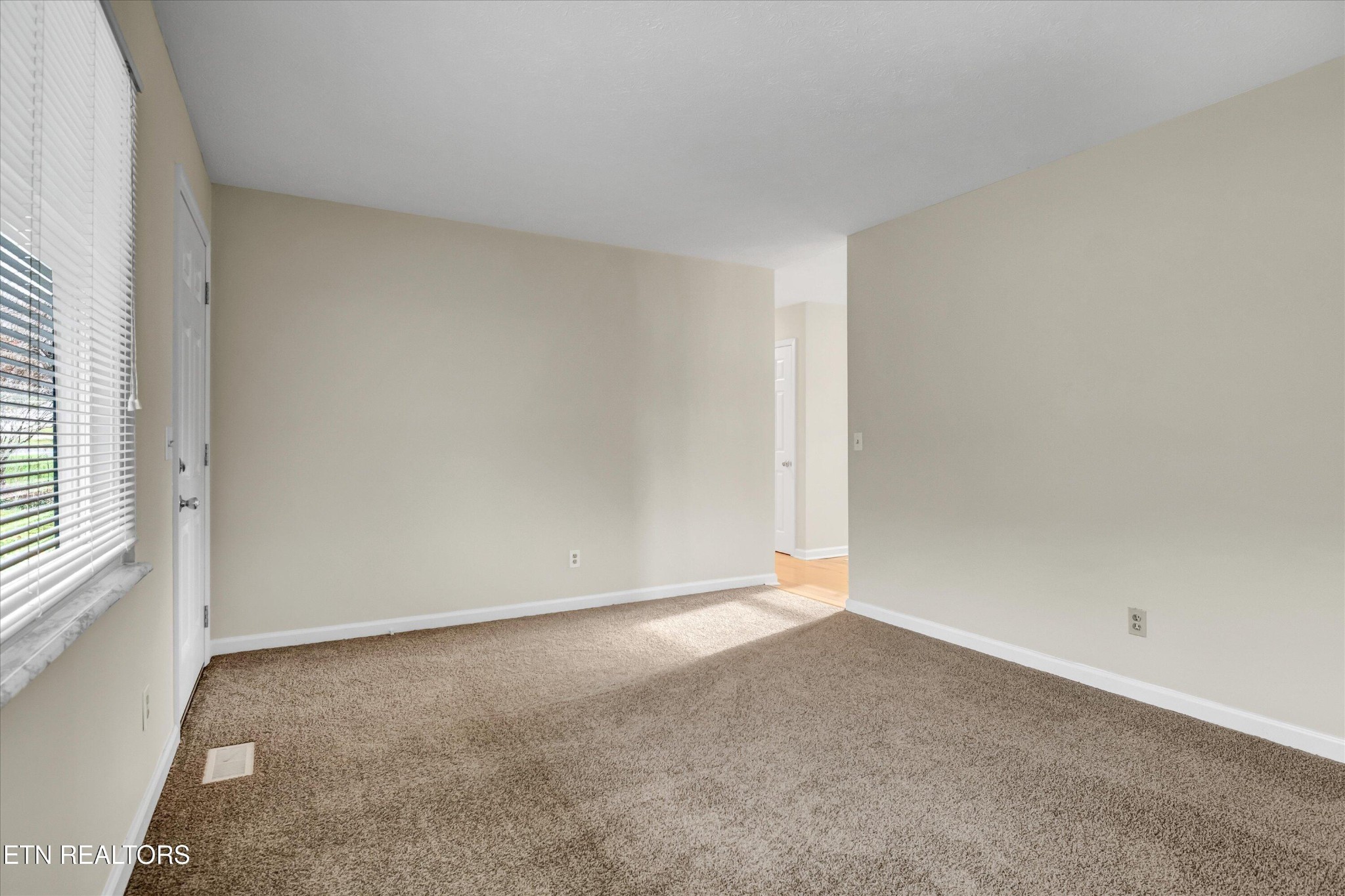 1622 Back Valley Road La Follette, TN 37766 - Photo 5 of 21 Gallery Image 5