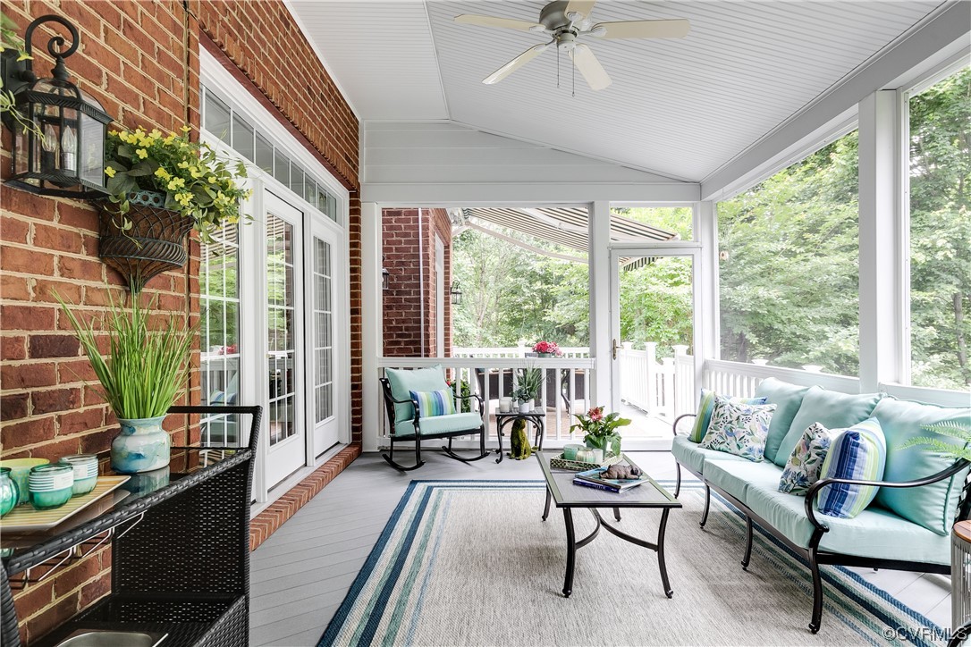 508 Raleigh Manor Road Henrico, VA 23229 - Photo 15 of 25 a living room with furniture and a potted plant