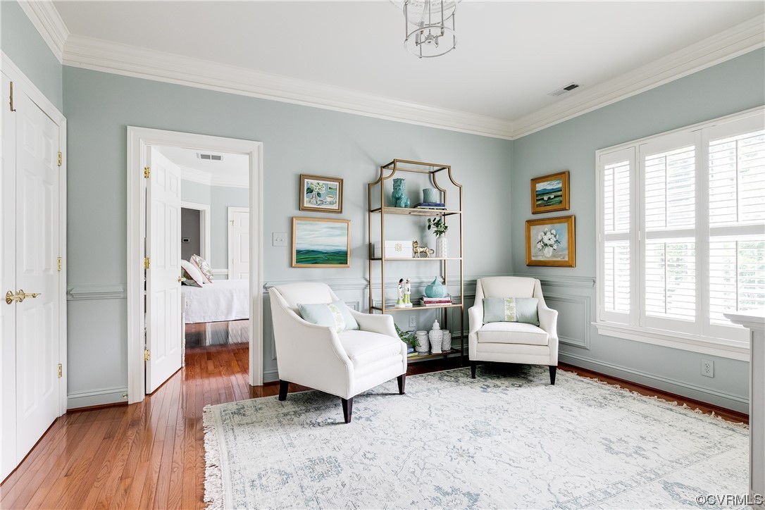 508 Raleigh Manor Road Henrico, VA 23229 - Photo 20 of 25 a living room with furniture and a window