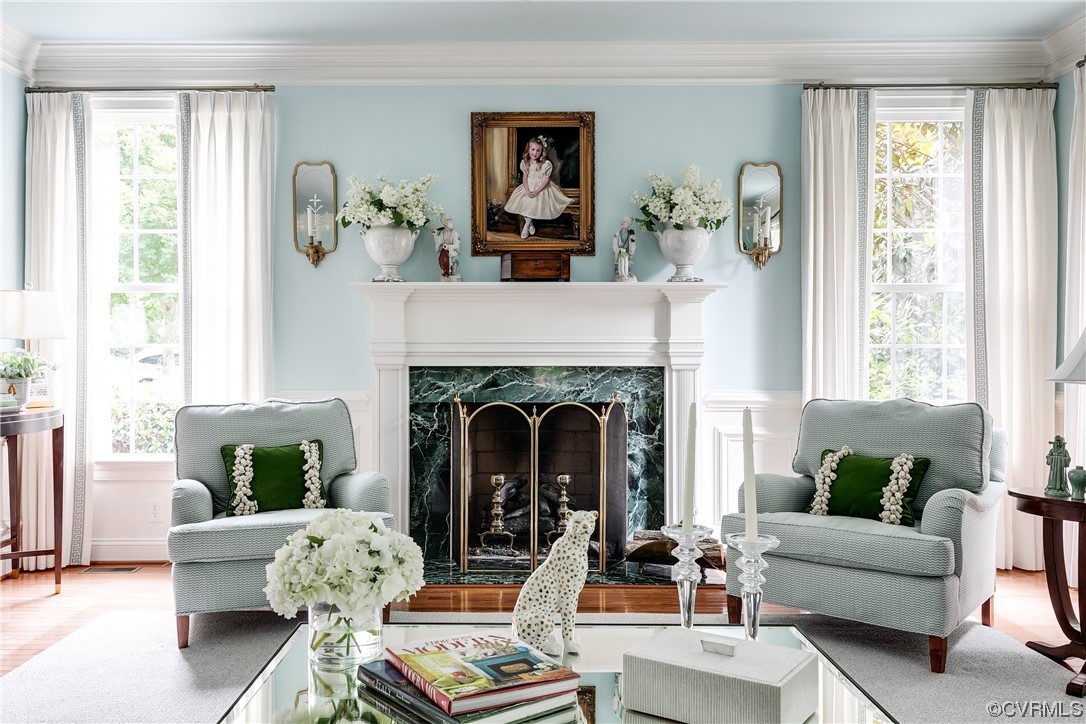 508 Raleigh Manor Road Henrico, VA 23229 - Photo 7 of 25 LR w/ gas fireplace