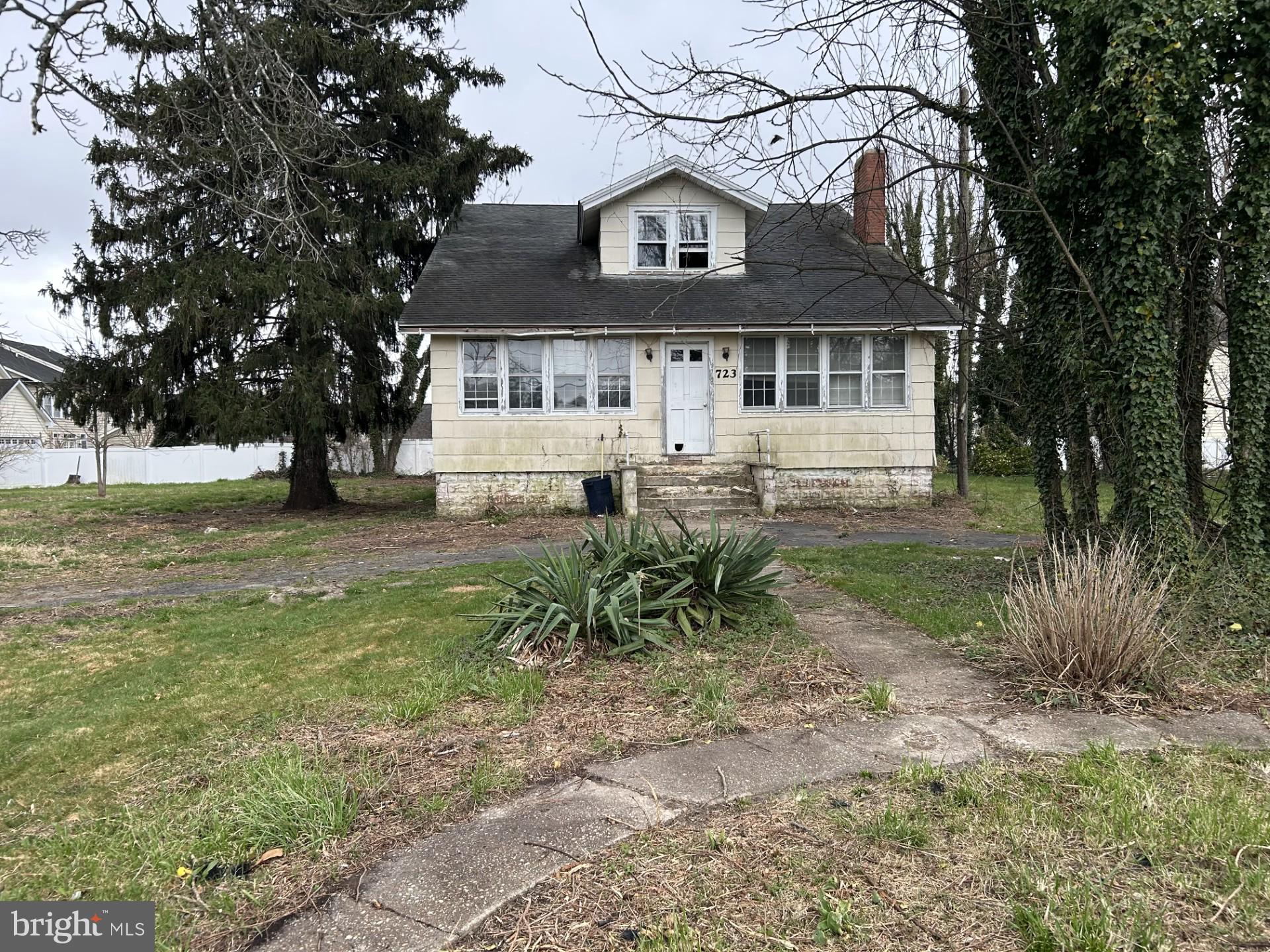 723 Chestnut Street Milton, DE 19968 - Photo 1 of 7 a view of a house with a yard