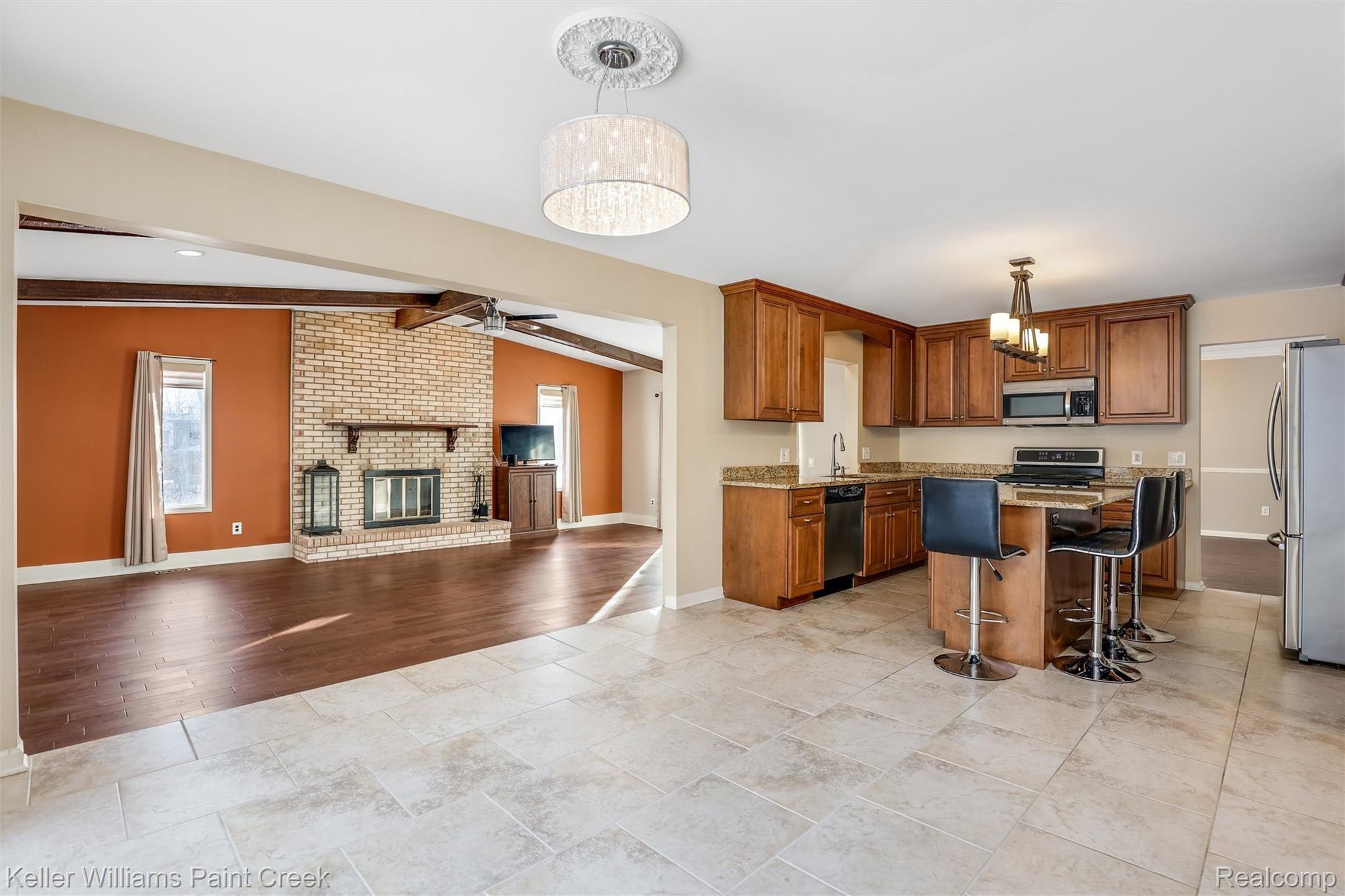 1886 Snowden Court Rochester, MI 48306 - Photo 12 of 41 Kitchen
