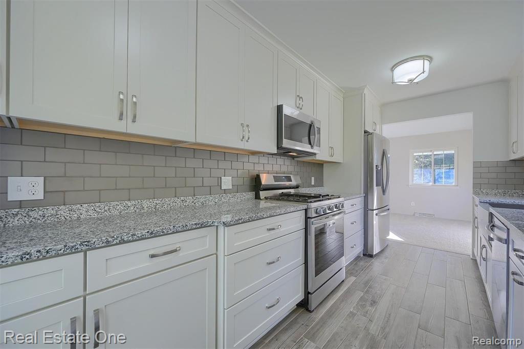 2060 Bretton Drive South Rochester Hills, MI 48309 - Photo 13 of 39