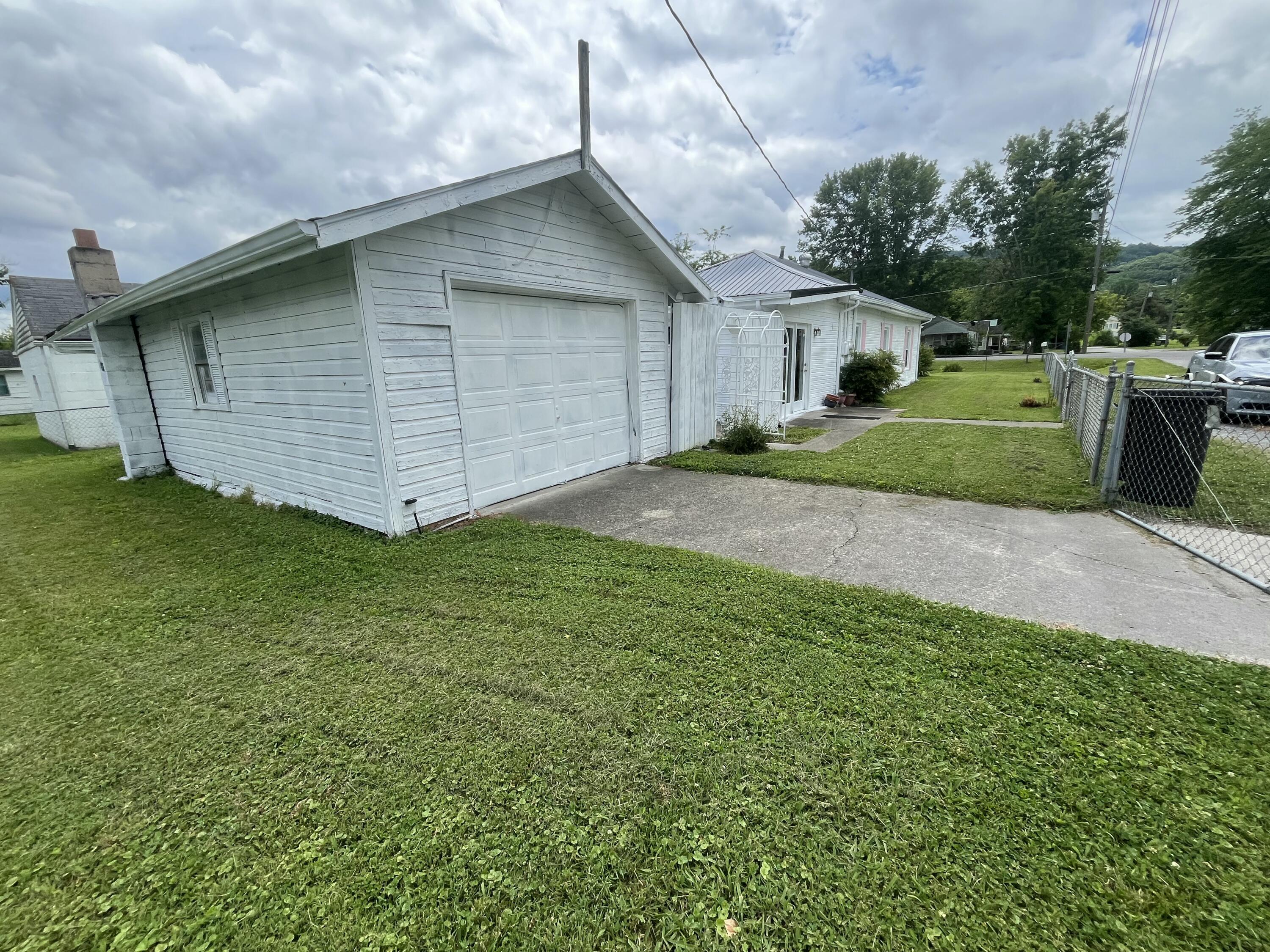 1720 Exeter Avenue Middlesboro, KY 40965 - Photo 17 of 46 IMG_0005