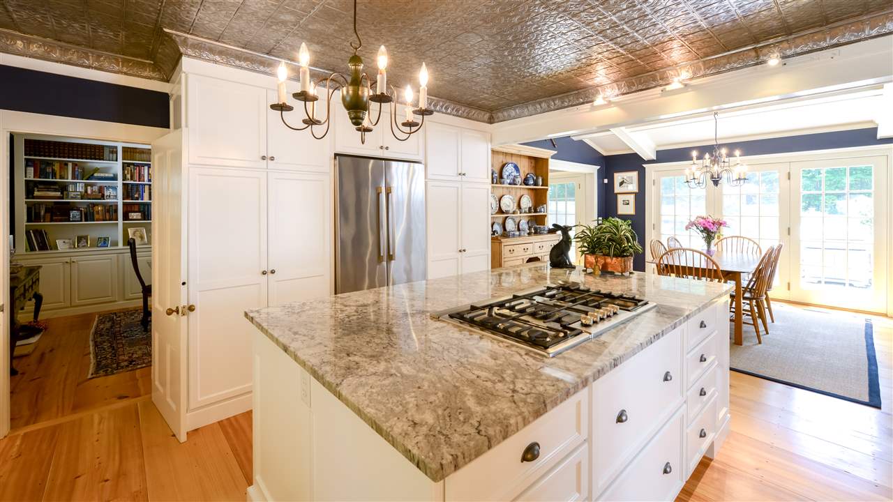 11 Manchester Road Amherst, NH 03031 - Photo 4 of 40
