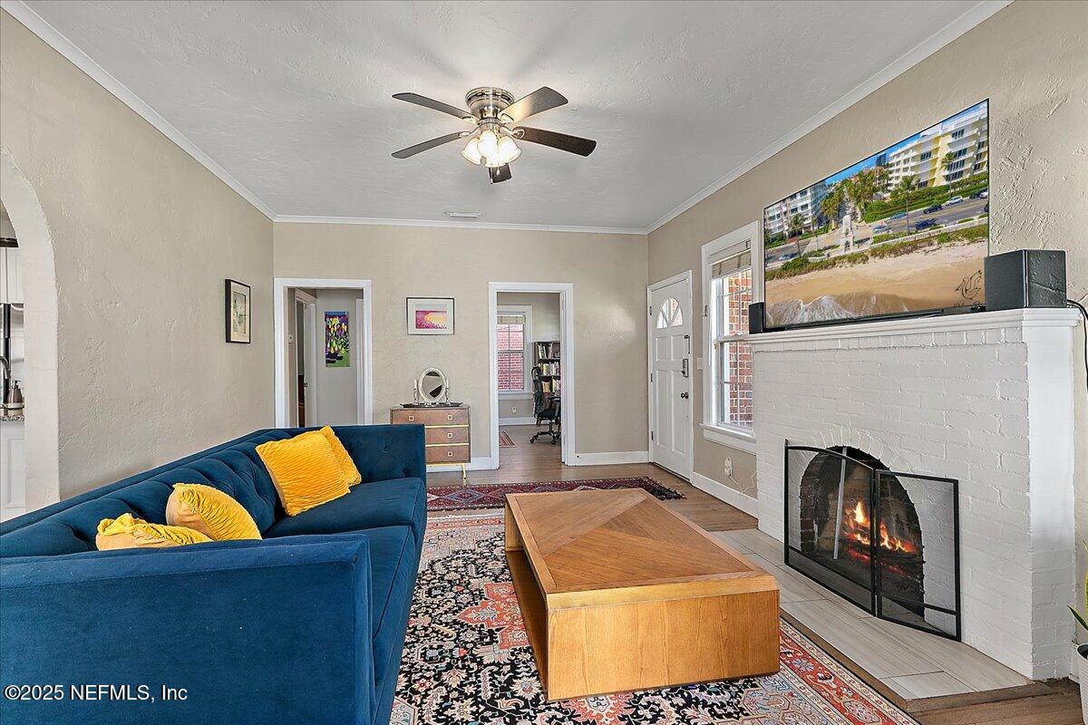 1040 Riviera Street Jacksonville, FL 32207 - Photo 7 of 26 07-Living Room