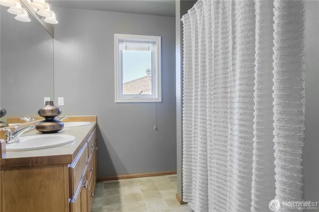 $1,050,000 | 818 South 36th Place, Renton, WA 98055