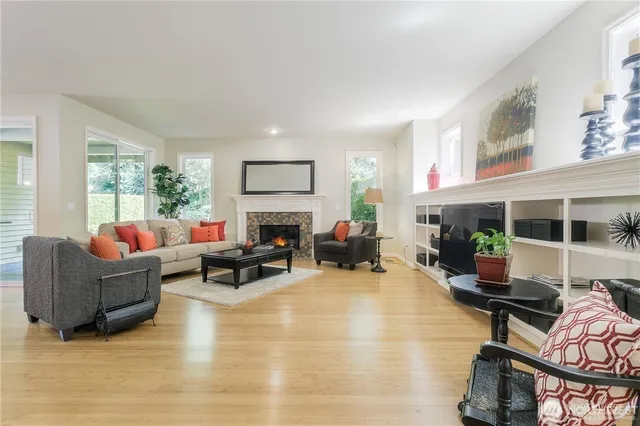 $1,050,000 | 818 South 36th Place, Renton, WA 98055