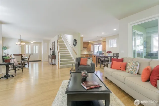 $1,050,000 | 818 South 36th Place, Renton, WA 98055