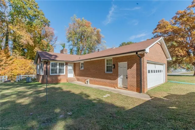 $2,000 | 1060 Kerner Road, Kernersville, NC 27284